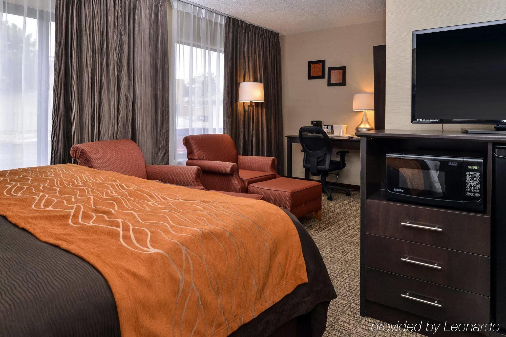 Comfort Inn Брамптън Екстериор снимка