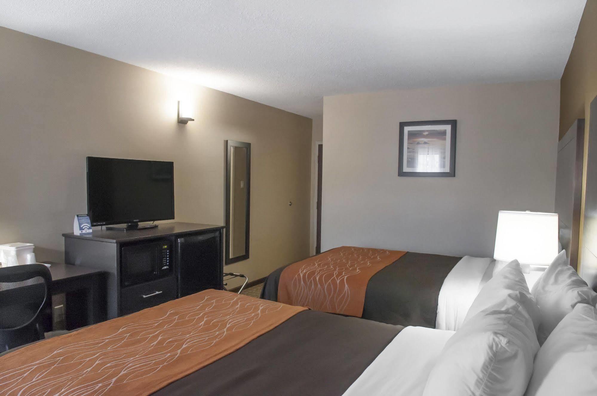 Comfort Inn Брамптън Екстериор снимка