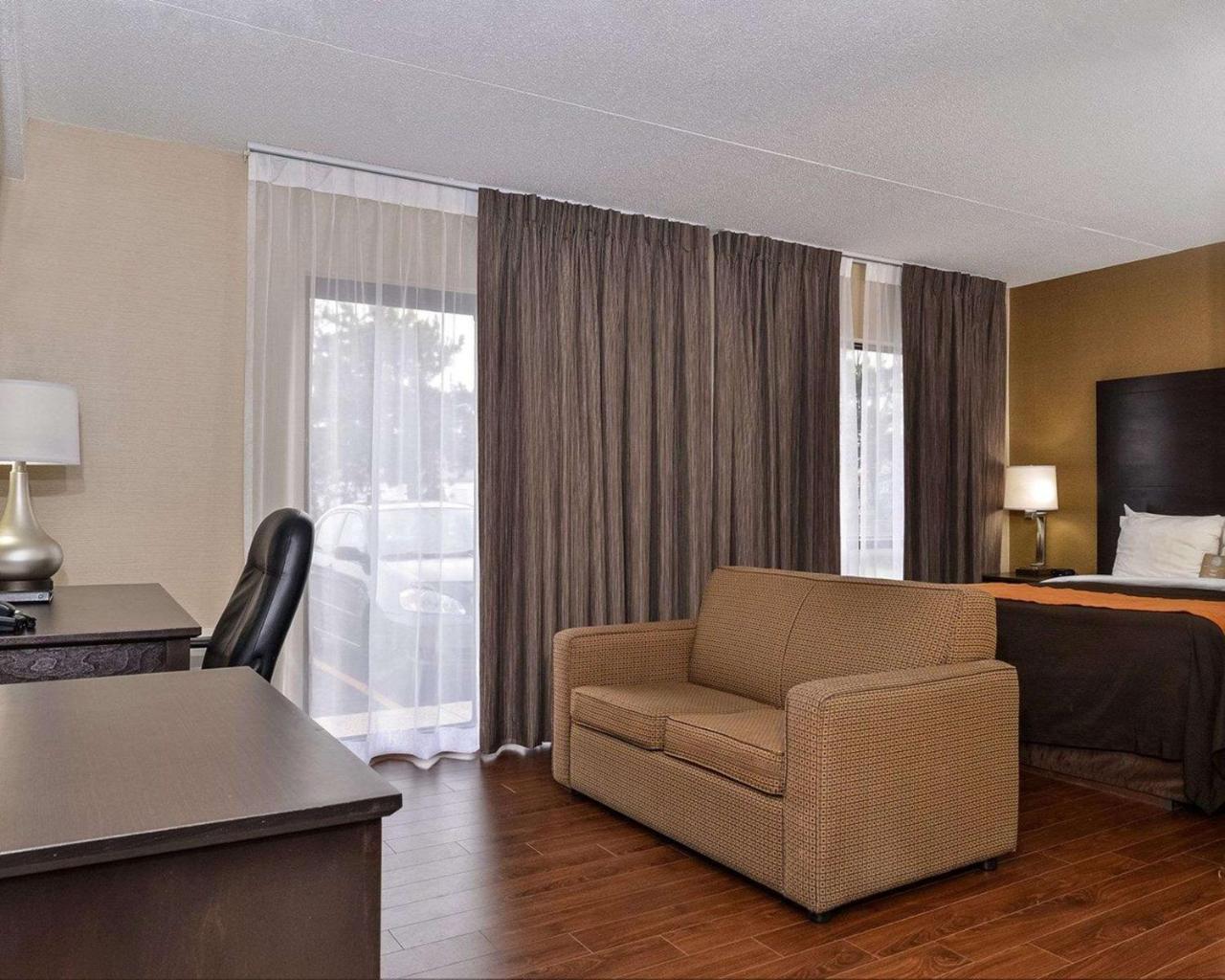 Comfort Inn Брамптън Екстериор снимка