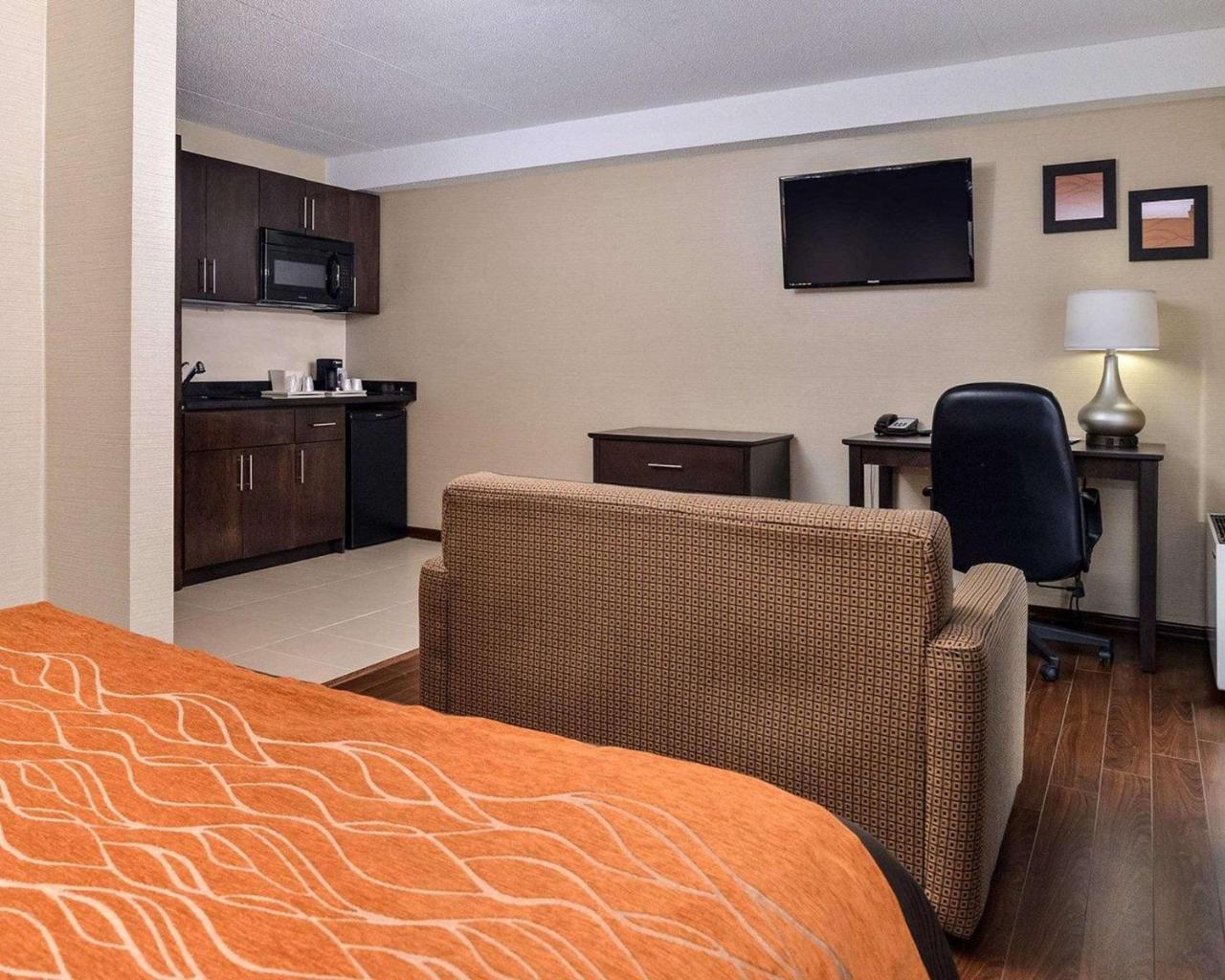 Comfort Inn Брамптън Екстериор снимка