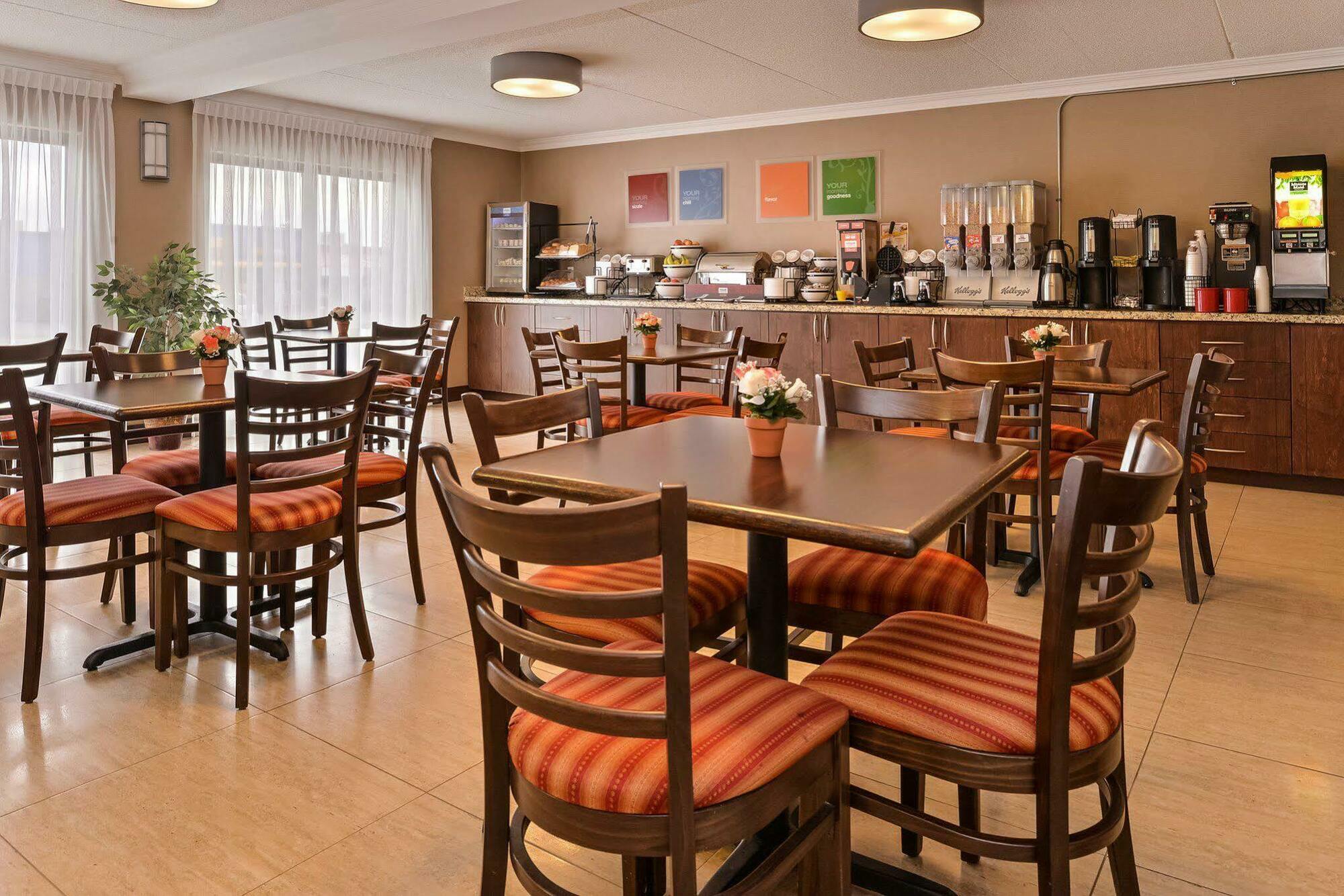 Comfort Inn Брамптън Екстериор снимка