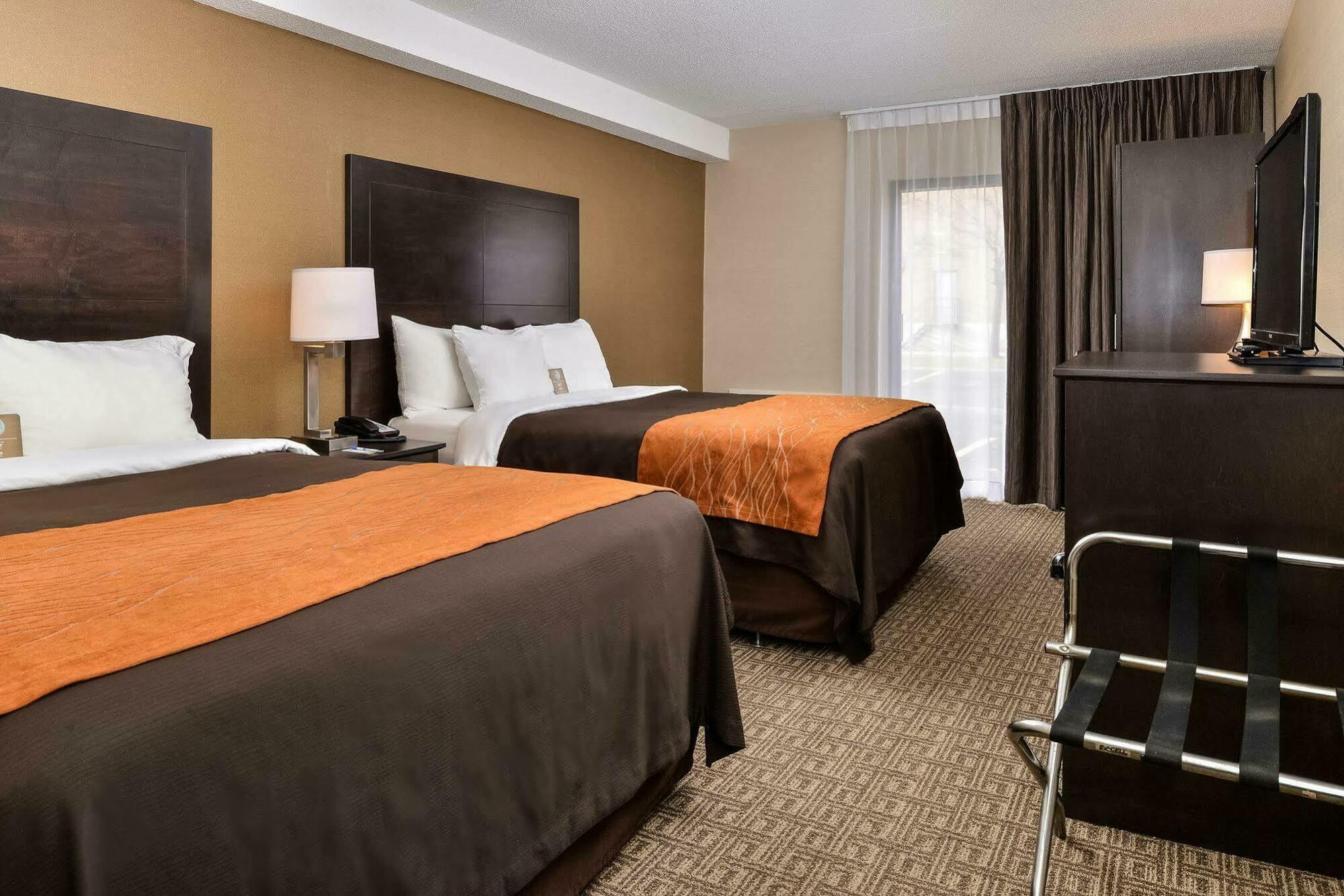 Comfort Inn Брамптън Екстериор снимка