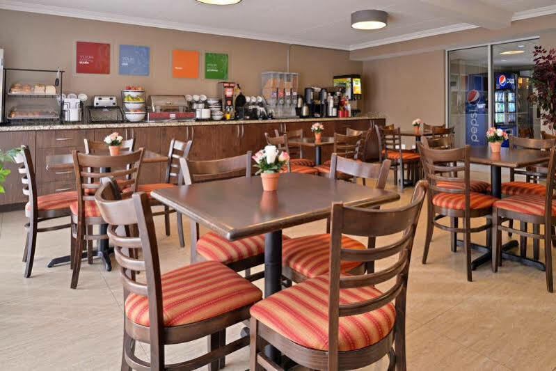 Comfort Inn Брамптън Екстериор снимка